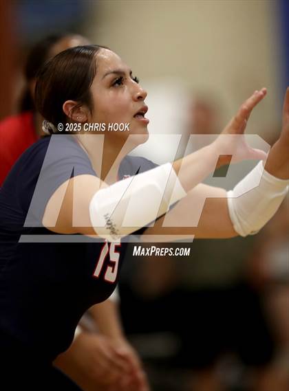 Thumbnail 2 in Catalina Foothills vs. Sahuaro (Salpointe Invitational) photogallery.