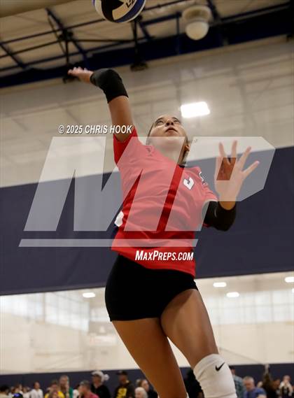 Thumbnail 2 in Catalina Foothills vs. Sahuaro (Salpointe Invitational) photogallery.