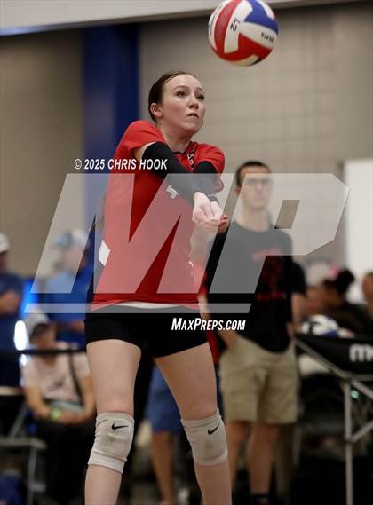 Thumbnail 3 in Catalina Foothills vs. Sahuaro (Salpointe Invitational) photogallery.