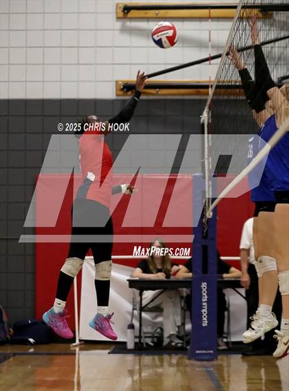 Thumbnail 2 in Catalina Foothills vs. Sahuaro (Salpointe Invitational) photogallery.
