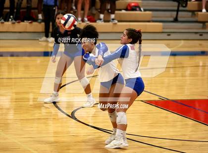 Thumbnail 2 in Oak Ridge vs Atascocita photogallery.
