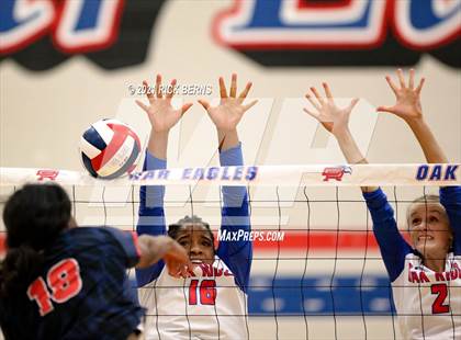 Thumbnail 1 in Oak Ridge vs Atascocita photogallery.