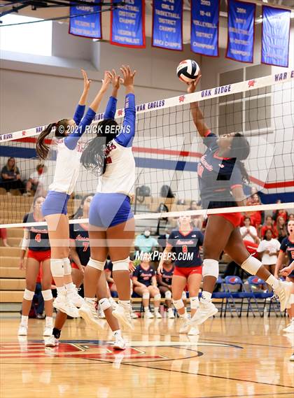 Thumbnail 1 in Oak Ridge vs Atascocita photogallery.