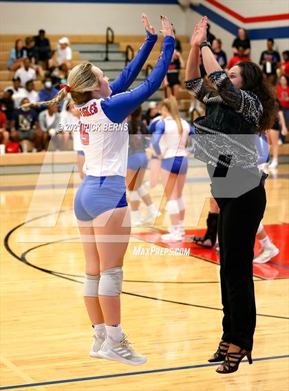 Thumbnail 2 in Oak Ridge vs Atascocita photogallery.