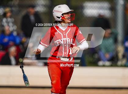 Thumbnail 2 in Grand junction central vs Fruita Monument (CHSAA 5A Round of 16) photogallery.