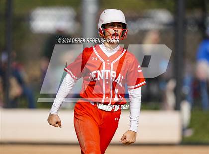 Thumbnail 3 in Grand junction central vs Fruita Monument (CHSAA 5A Round of 16) photogallery.