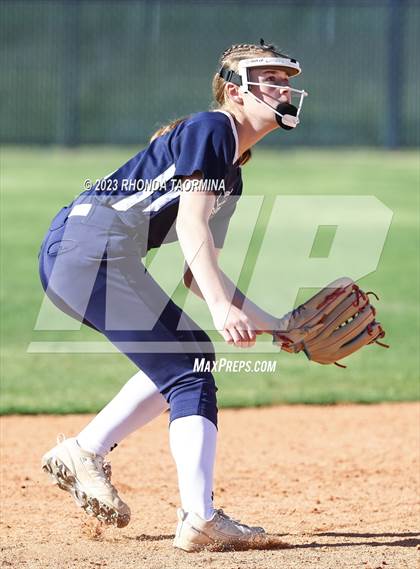 Thumbnail 2 in East Bernard vs. Lamar Consolidated photogallery.