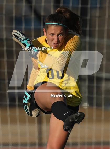 Thumbnail 3 in Santiago vs. Villa Park photogallery.