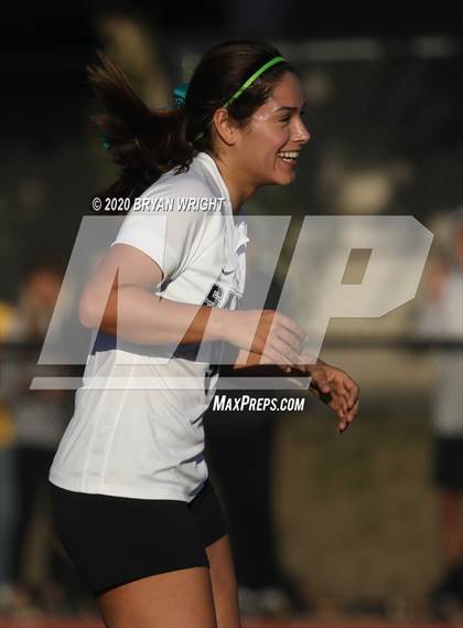 Thumbnail 2 in Santiago vs. Villa Park photogallery.