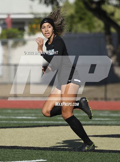 Thumbnail 3 in Santiago vs. Villa Park photogallery.