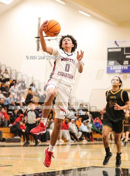 Thumbnail 2 in Bishop O'Dowd vs. Modesto Christian  (Super Saturday Showcase) photogallery.