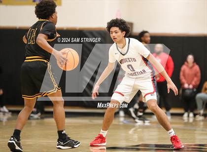 Thumbnail 3 in Bishop O'Dowd vs. Modesto Christian  (Super Saturday Showcase) photogallery.
