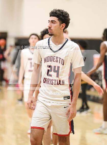 Thumbnail 2 in Bishop O'Dowd vs. Modesto Christian  (Super Saturday Showcase) photogallery.