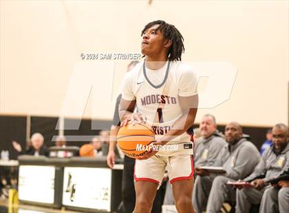 Thumbnail 3 in Bishop O'Dowd vs. Modesto Christian  (Super Saturday Showcase) photogallery.