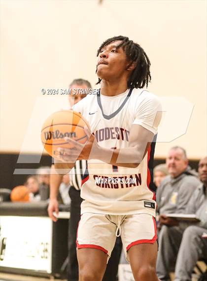 Thumbnail 1 in Bishop O'Dowd vs. Modesto Christian  (Super Saturday Showcase) photogallery.