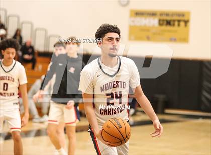 Thumbnail 1 in Bishop O'Dowd vs. Modesto Christian  (Super Saturday Showcase) photogallery.
