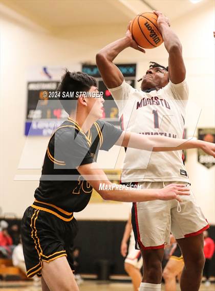 Thumbnail 3 in Bishop O'Dowd vs. Modesto Christian  (Super Saturday Showcase) photogallery.