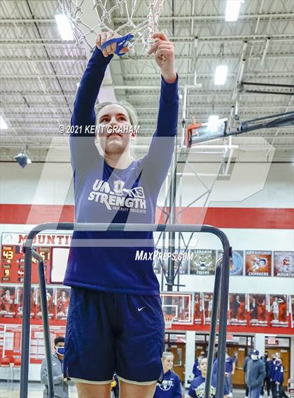 Thumbnail 3 in University vs South Putnam (IHSAA 2A Regional Final) photogallery.