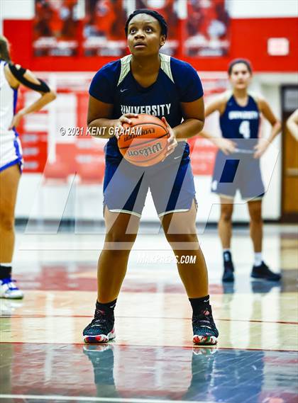 Thumbnail 1 in University vs South Putnam (IHSAA 2A Regional Final) photogallery.