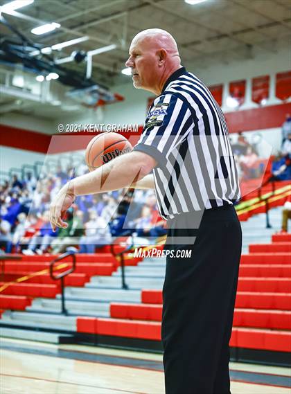 Thumbnail 2 in University vs South Putnam (IHSAA 2A Regional Final) photogallery.