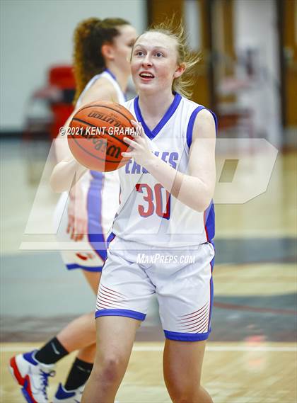 Thumbnail 2 in University vs South Putnam (IHSAA 2A Regional Final) photogallery.