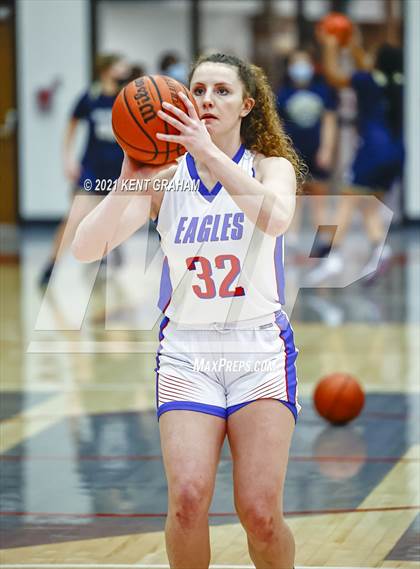 Thumbnail 3 in University vs South Putnam (IHSAA 2A Regional Final) photogallery.