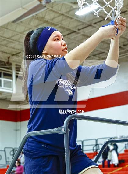 Thumbnail 2 in University vs South Putnam (IHSAA 2A Regional Final) photogallery.