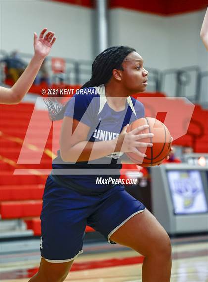 Thumbnail 2 in University vs South Putnam (IHSAA 2A Regional Final) photogallery.