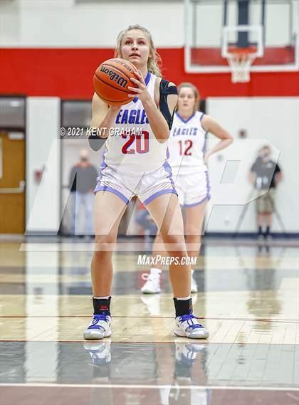 Thumbnail 3 in University vs South Putnam (IHSAA 2A Regional Final) photogallery.
