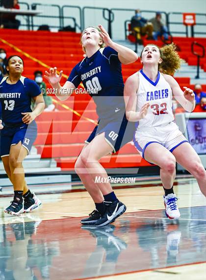 Thumbnail 3 in University vs South Putnam (IHSAA 2A Regional Final) photogallery.
