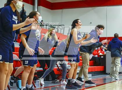 Thumbnail 2 in University vs South Putnam (IHSAA 2A Regional Final) photogallery.