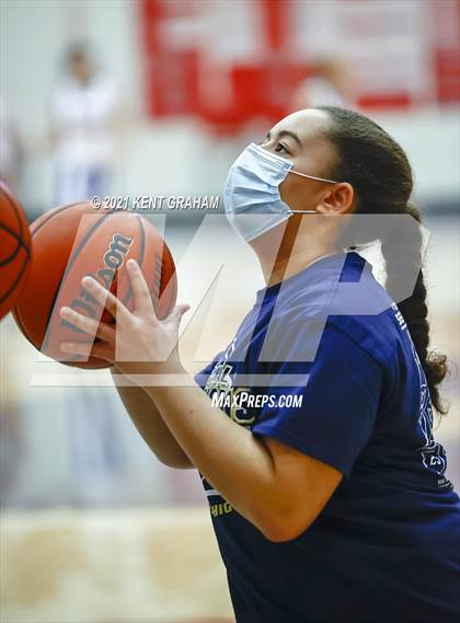 Thumbnail 2 in University vs South Putnam (IHSAA 2A Regional Final) photogallery.