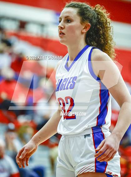 Thumbnail 2 in University vs South Putnam (IHSAA 2A Regional Final) photogallery.
