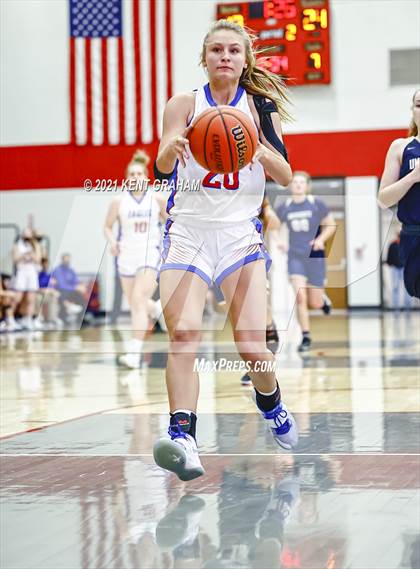 Thumbnail 2 in University vs South Putnam (IHSAA 2A Regional Final) photogallery.