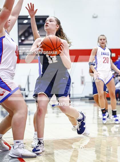 Thumbnail 3 in University vs South Putnam (IHSAA 2A Regional Final) photogallery.