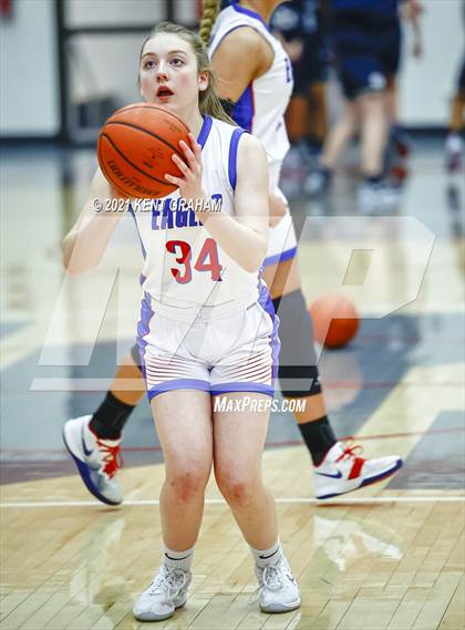Thumbnail 3 in University vs South Putnam (IHSAA 2A Regional Final) photogallery.