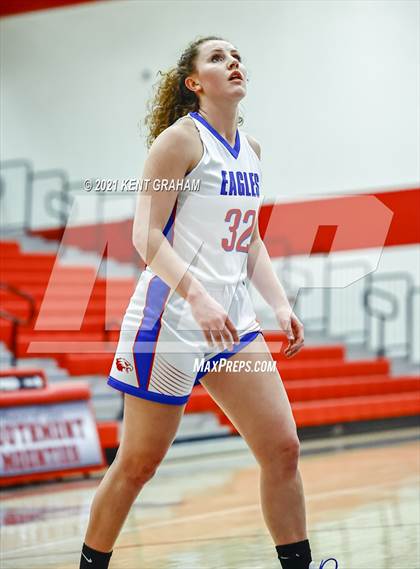 Thumbnail 3 in University vs South Putnam (IHSAA 2A Regional Final) photogallery.