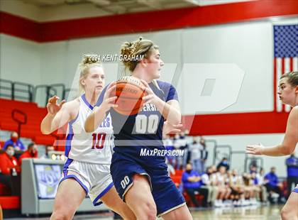 Thumbnail 3 in University vs South Putnam (IHSAA 2A Regional Final) photogallery.