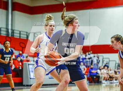 Thumbnail 2 in University vs South Putnam (IHSAA 2A Regional Final) photogallery.