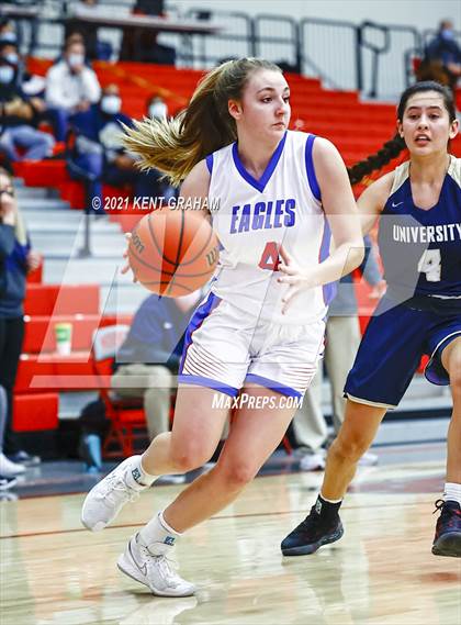 Thumbnail 1 in University vs South Putnam (IHSAA 2A Regional Final) photogallery.