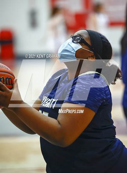 Thumbnail 3 in University vs South Putnam (IHSAA 2A Regional Final) photogallery.
