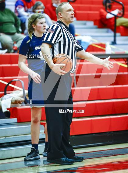 Thumbnail 3 in University vs South Putnam (IHSAA 2A Regional Final) photogallery.