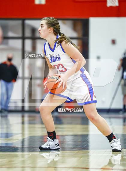 Thumbnail 1 in University vs South Putnam (IHSAA 2A Regional Final) photogallery.