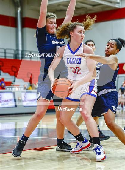Thumbnail 1 in University vs South Putnam (IHSAA 2A Regional Final) photogallery.