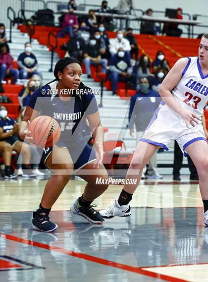 Thumbnail 2 in University vs South Putnam (IHSAA 2A Regional Final) photogallery.