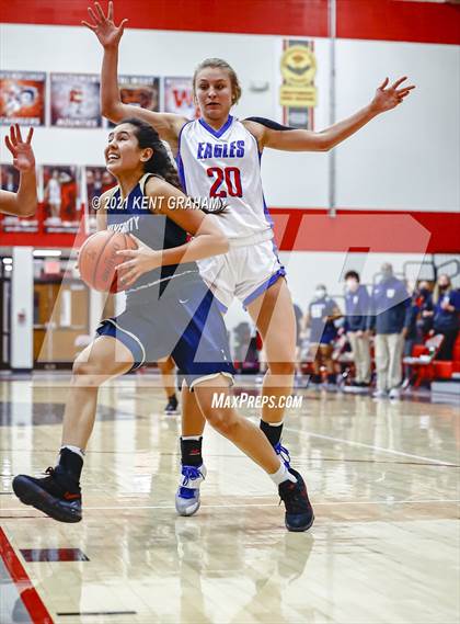 Thumbnail 3 in University vs South Putnam (IHSAA 2A Regional Final) photogallery.