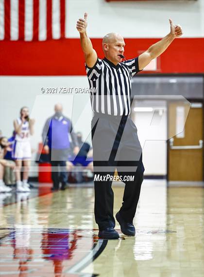 Thumbnail 3 in University vs South Putnam (IHSAA 2A Regional Final) photogallery.