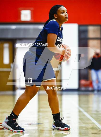 Thumbnail 3 in University vs South Putnam (IHSAA 2A Regional Final) photogallery.