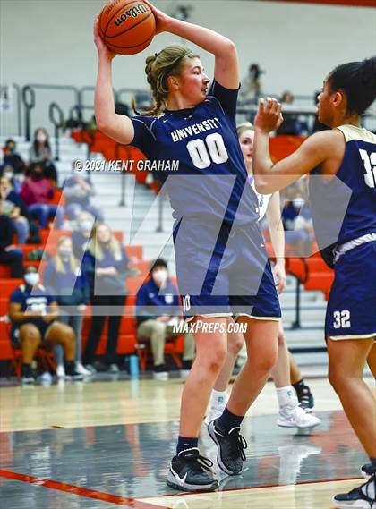 Thumbnail 1 in University vs South Putnam (IHSAA 2A Regional Final) photogallery.