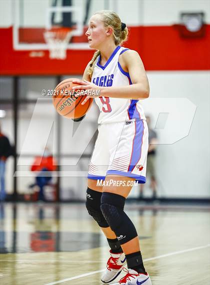 Thumbnail 2 in University vs South Putnam (IHSAA 2A Regional Final) photogallery.